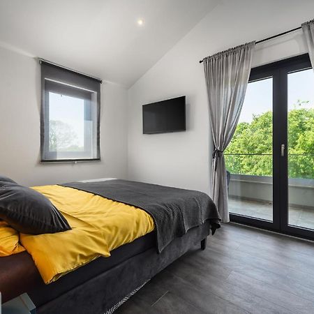 Villa Nobu Mali Vareski Bagian luar foto
