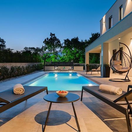 Villa Nobu Mali Vareski Bagian luar foto