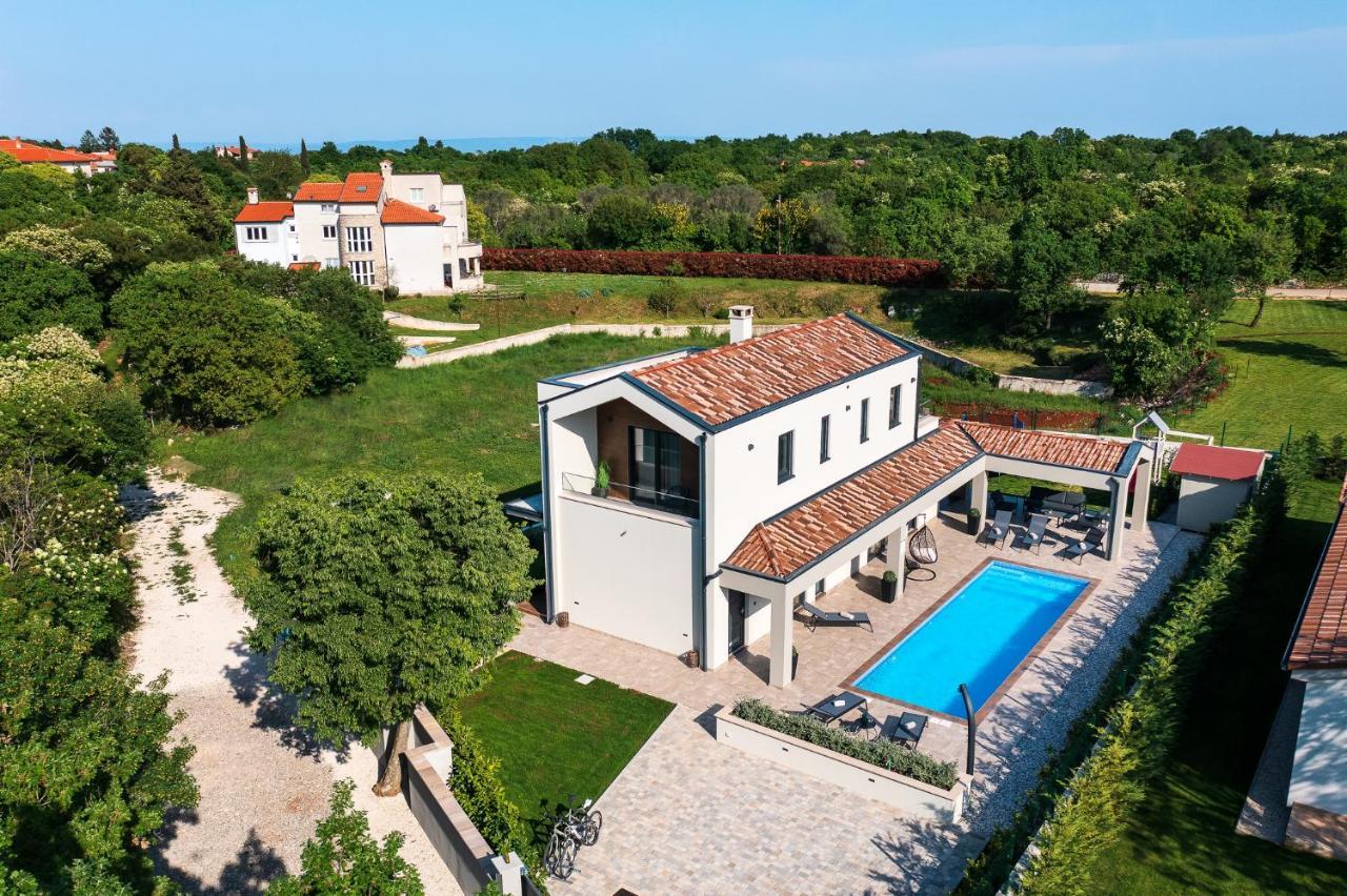Villa Nobu Mali Vareski Bagian luar foto