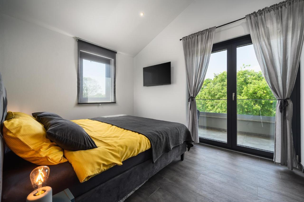 Villa Nobu Mali Vareski Bagian luar foto