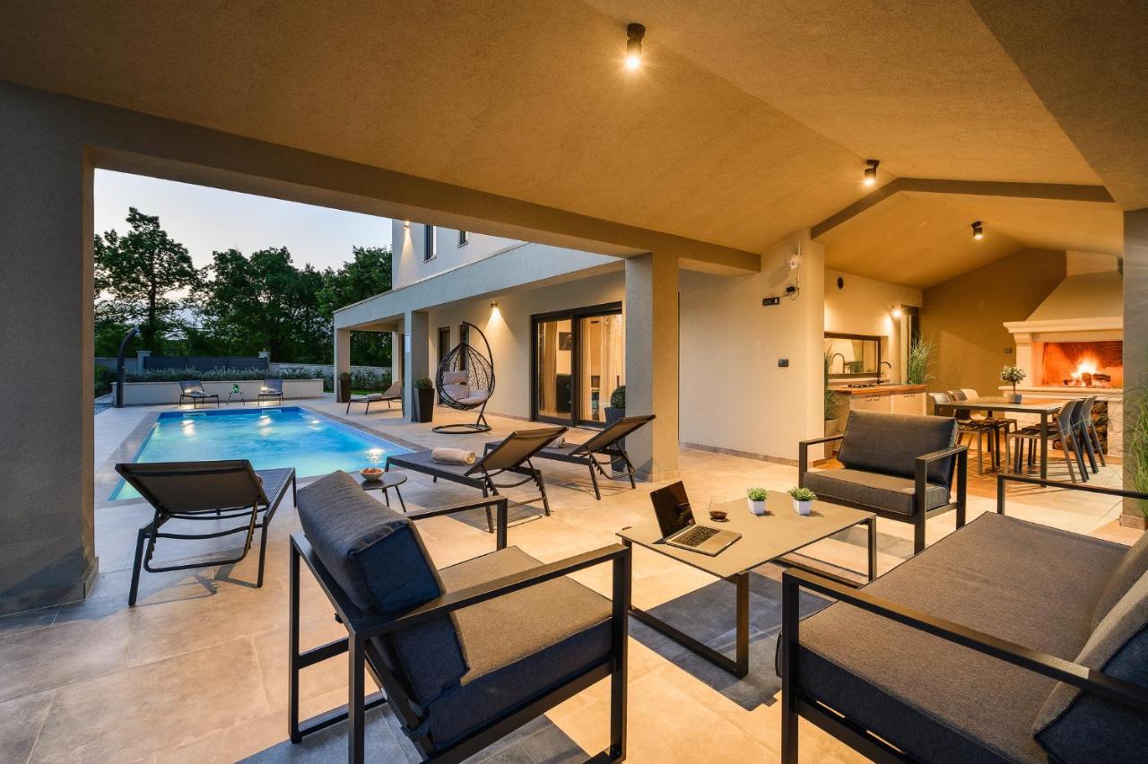 Villa Nobu Mali Vareski Bagian luar foto