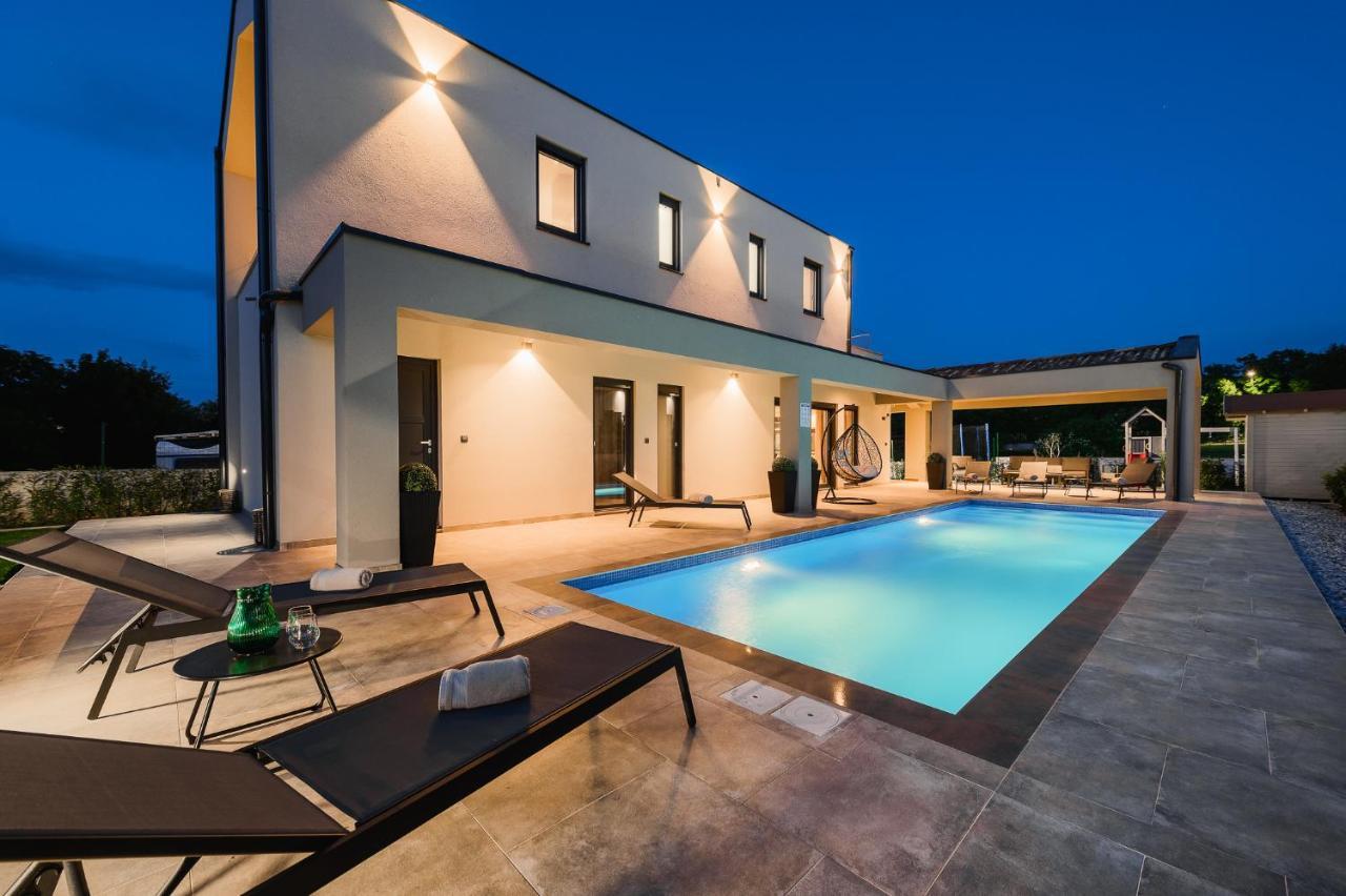 Villa Nobu Mali Vareski Bagian luar foto