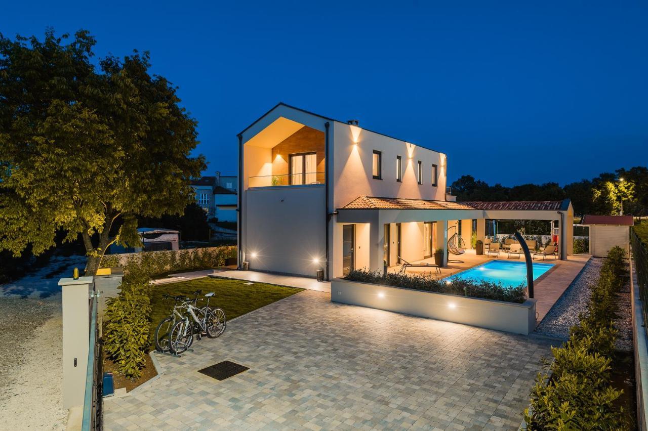 Villa Nobu Mali Vareski Bagian luar foto