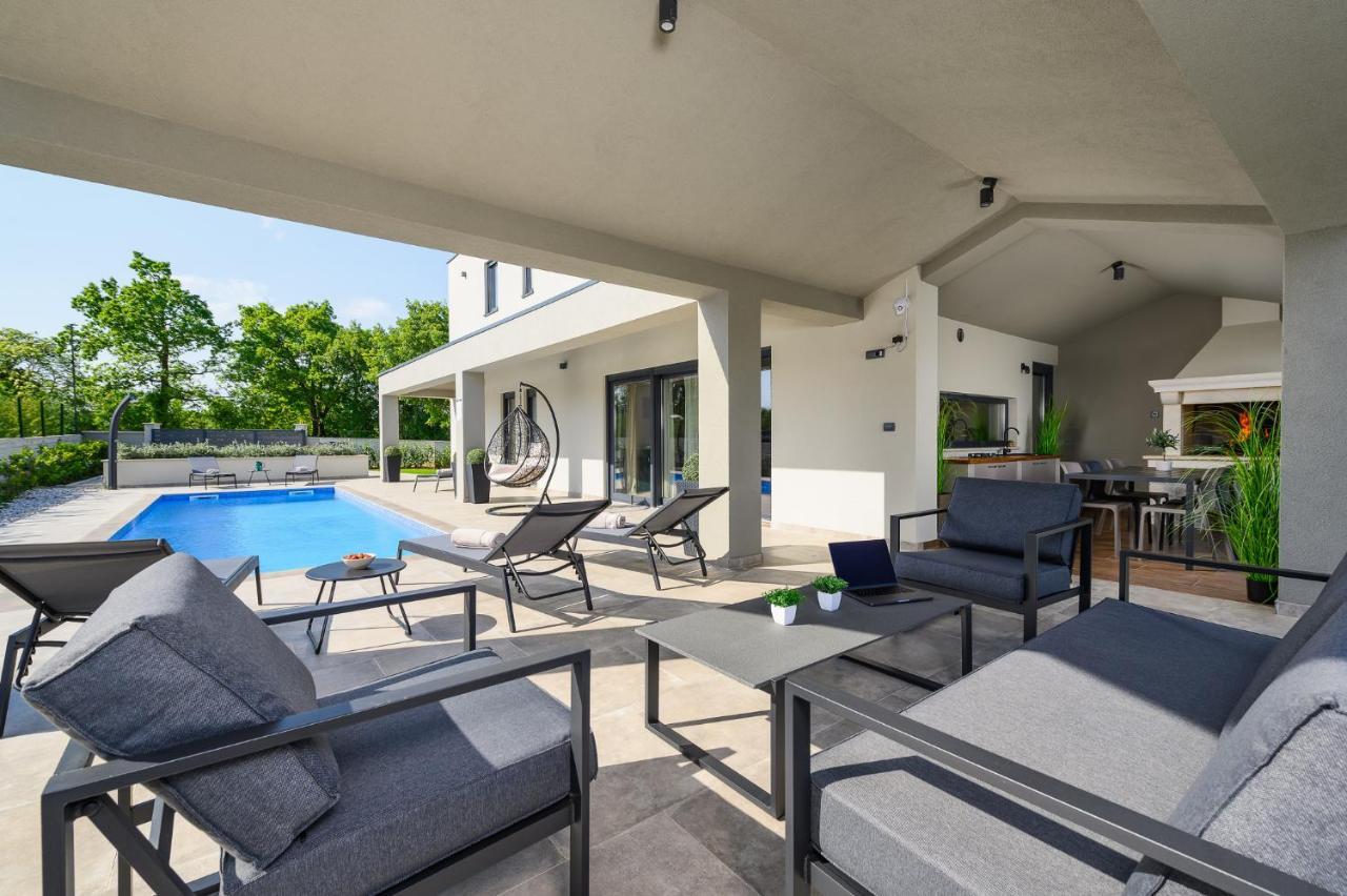 Villa Nobu Mali Vareski Bagian luar foto
