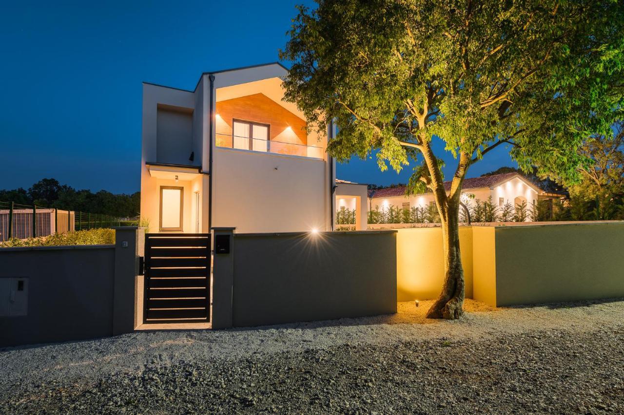Villa Nobu Mali Vareski Bagian luar foto