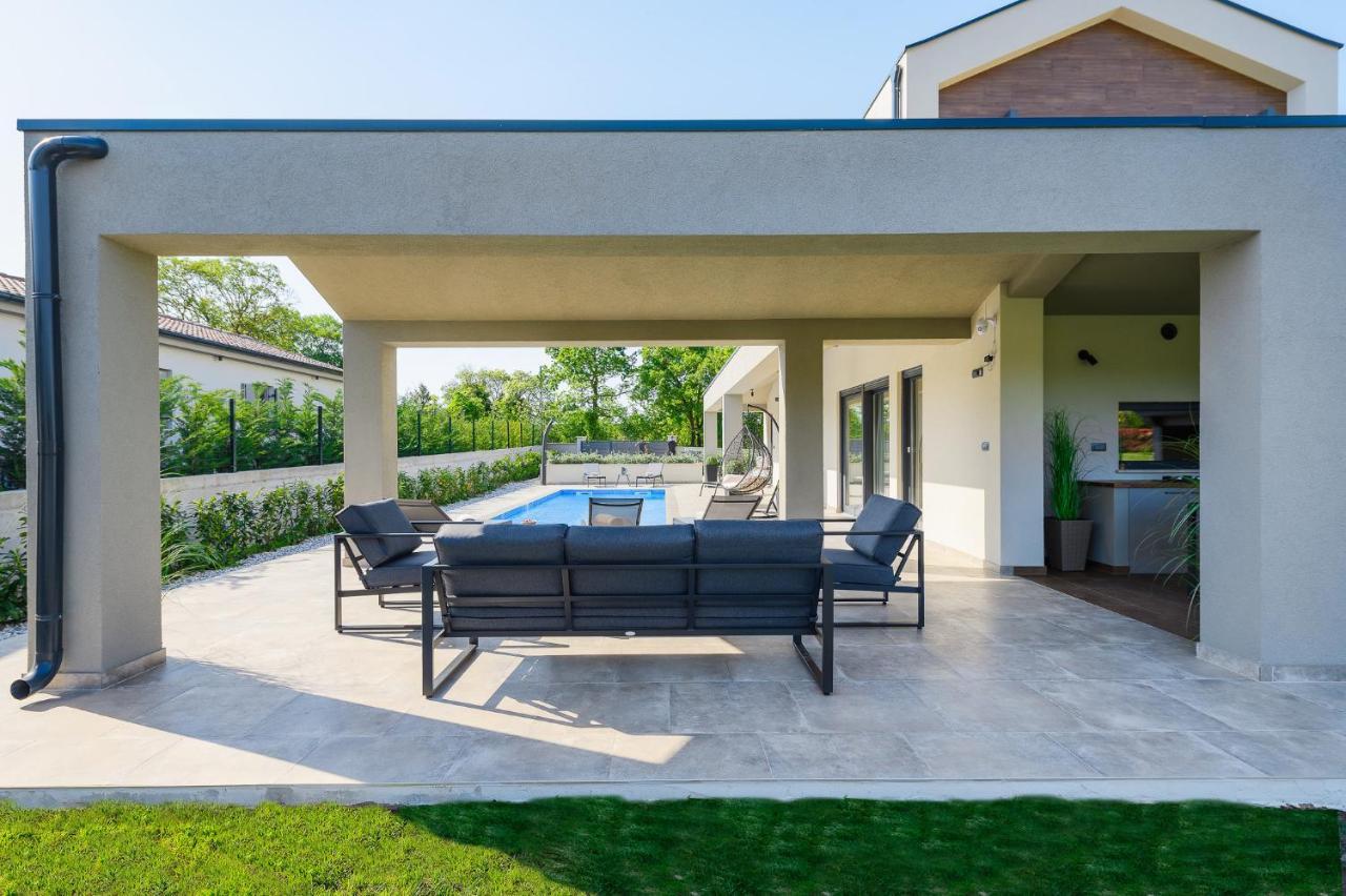 Villa Nobu Mali Vareski Bagian luar foto