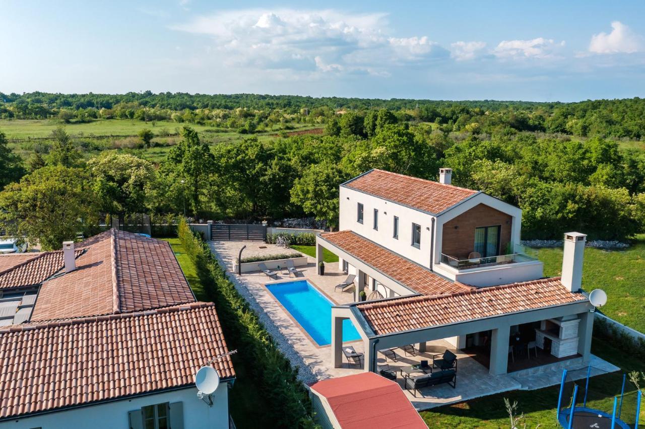Villa Nobu Mali Vareski Bagian luar foto