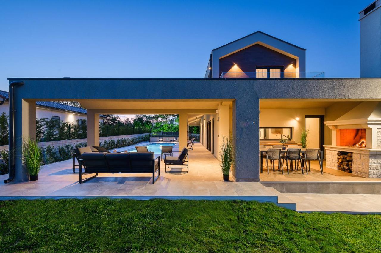Villa Nobu Mali Vareski Bagian luar foto