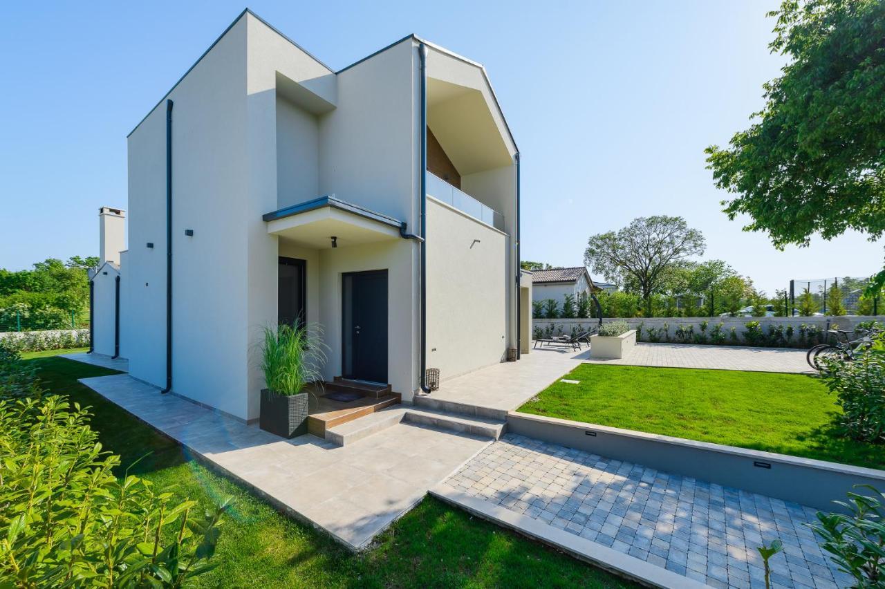 Villa Nobu Mali Vareski Bagian luar foto