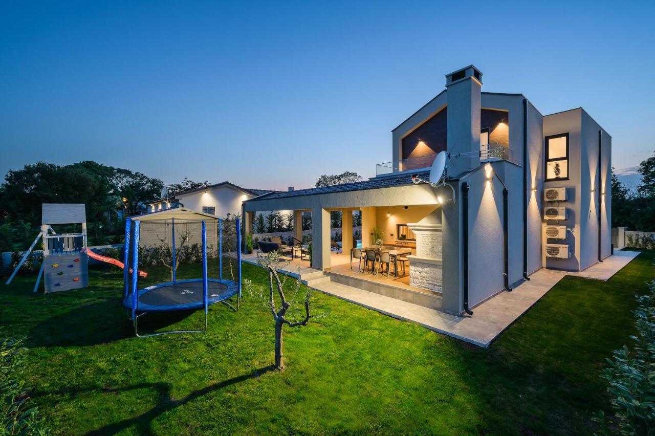 Villa Nobu Mali Vareski Bagian luar foto