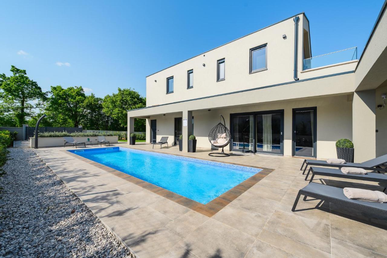 Villa Nobu Mali Vareski Bagian luar foto