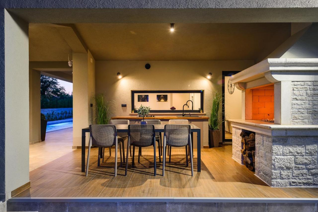 Villa Nobu Mali Vareski Bagian luar foto