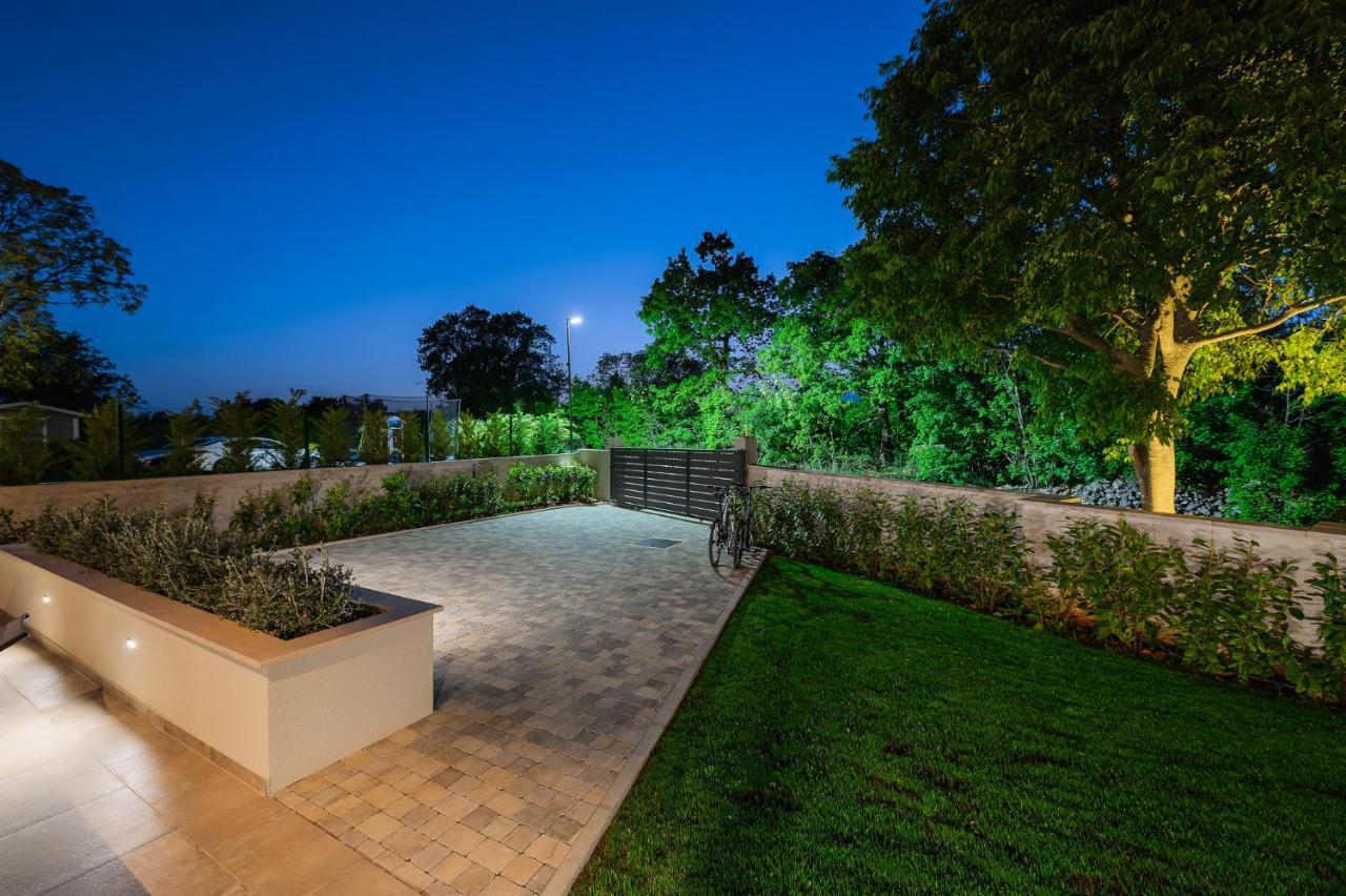 Villa Nobu Mali Vareski Bagian luar foto